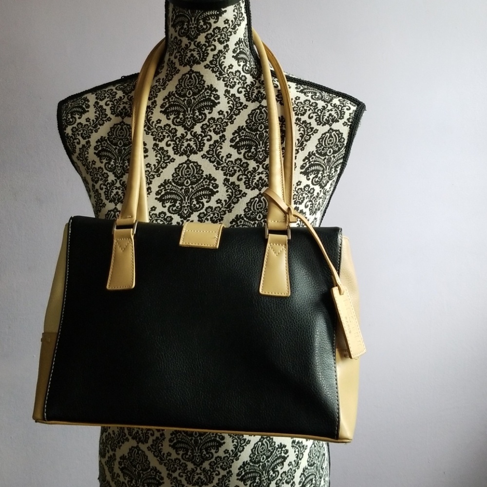 Bestini Paris Black and Tan Foldover Purse - Picture 2 of 8